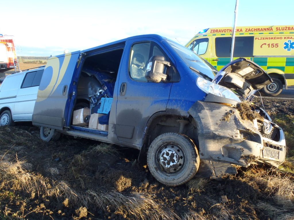 obrázek: Nehoda dvou dodávek u Hunčic: Tři zranění