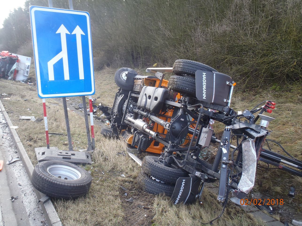 obrázek: Nehoda kamionu a vozidla údržby na dálnici D5: Dva zranění