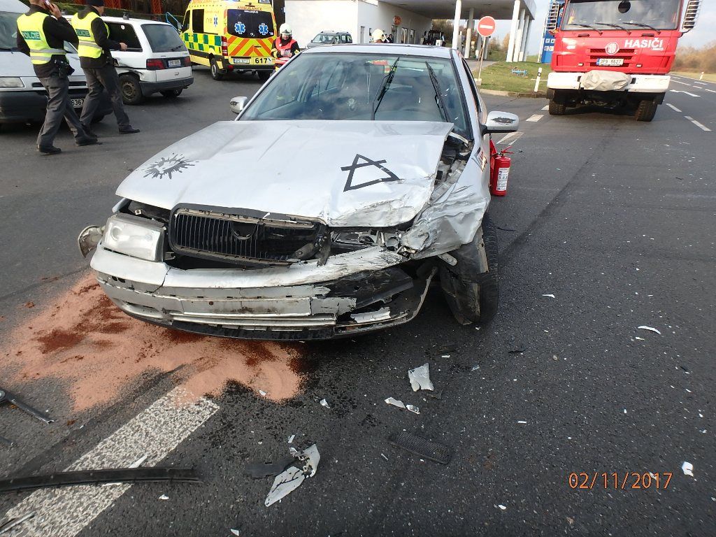 Nehoda v Borovech zablokovala tah z Plzně na Klatovy