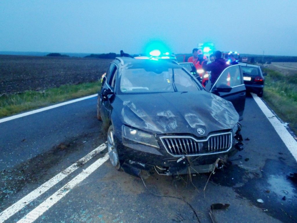 obrázek: Nehoda za karlovarské silnici: sanitka odvezla řidiče a dva malé kluky