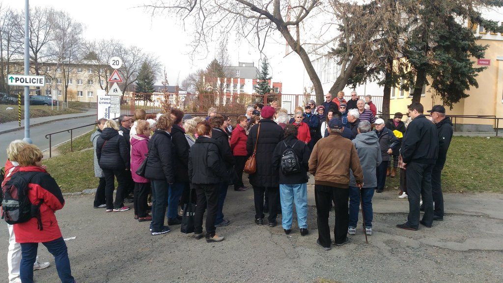 O vycházku se starostou po Skvrňanech byl velký zájem