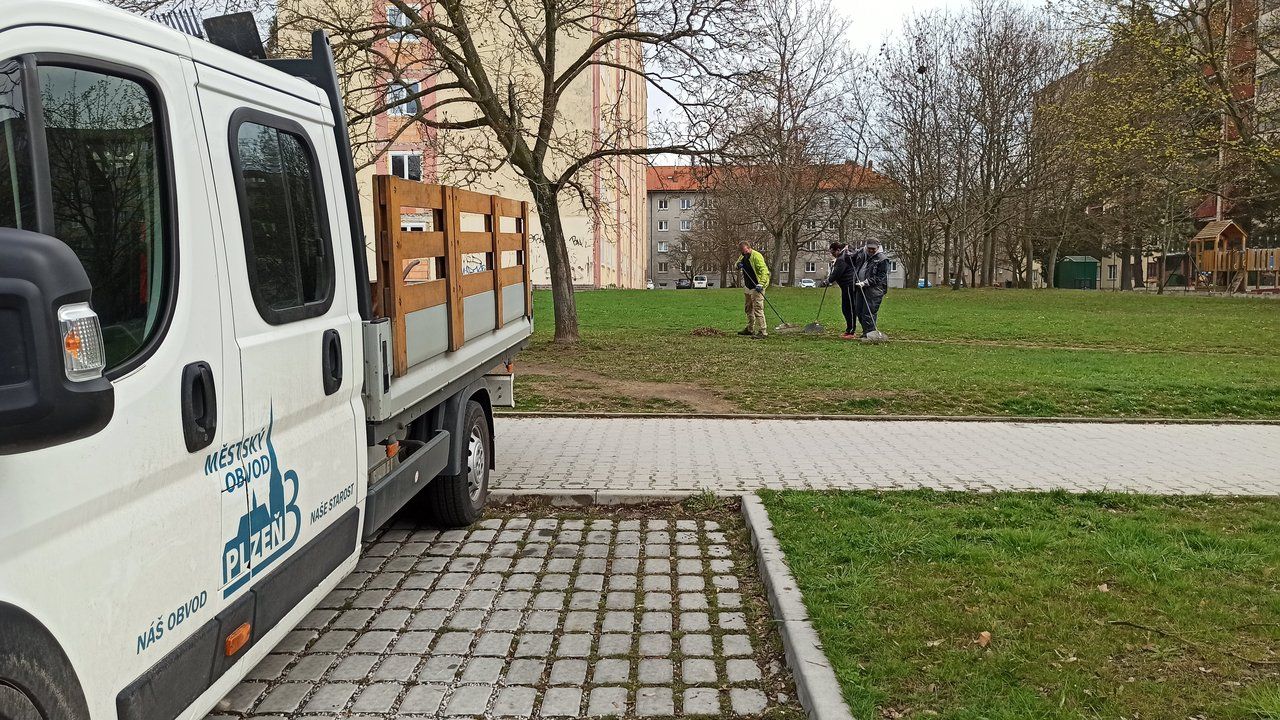 obrázek: Období jara je v Plzni ve znamení výhrabů zelených ploch 
