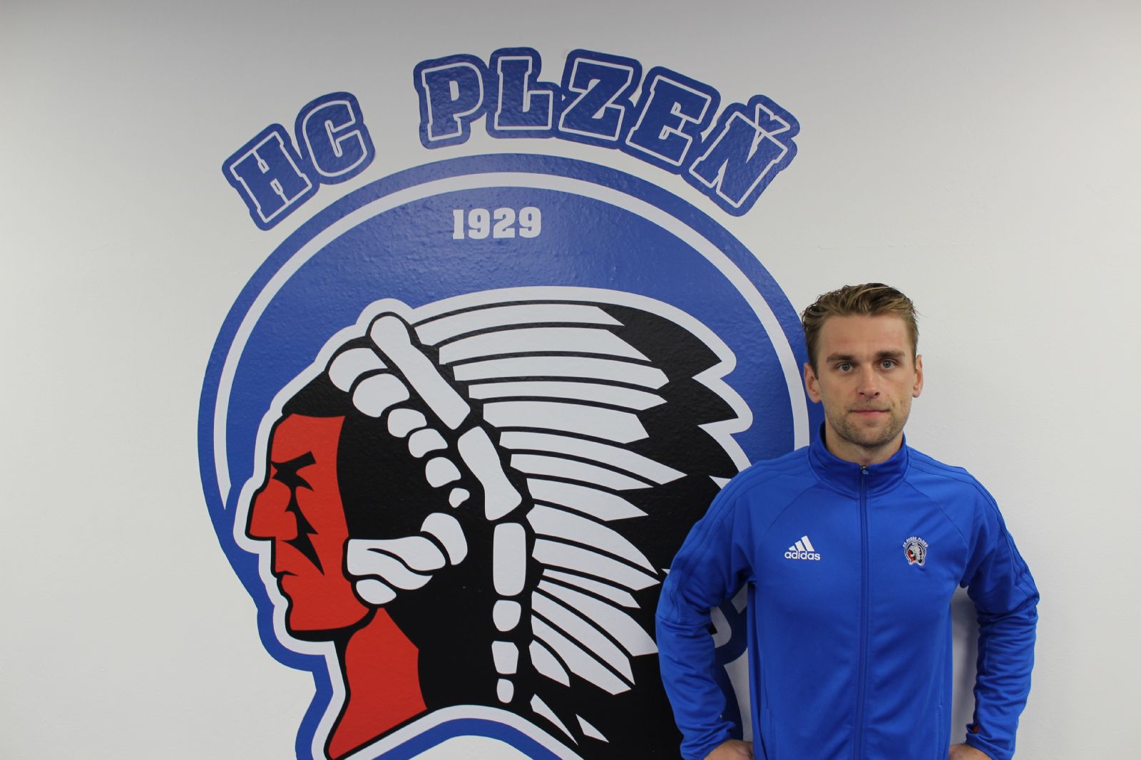 Obranné řady indiánů posílí Jakub Kindl