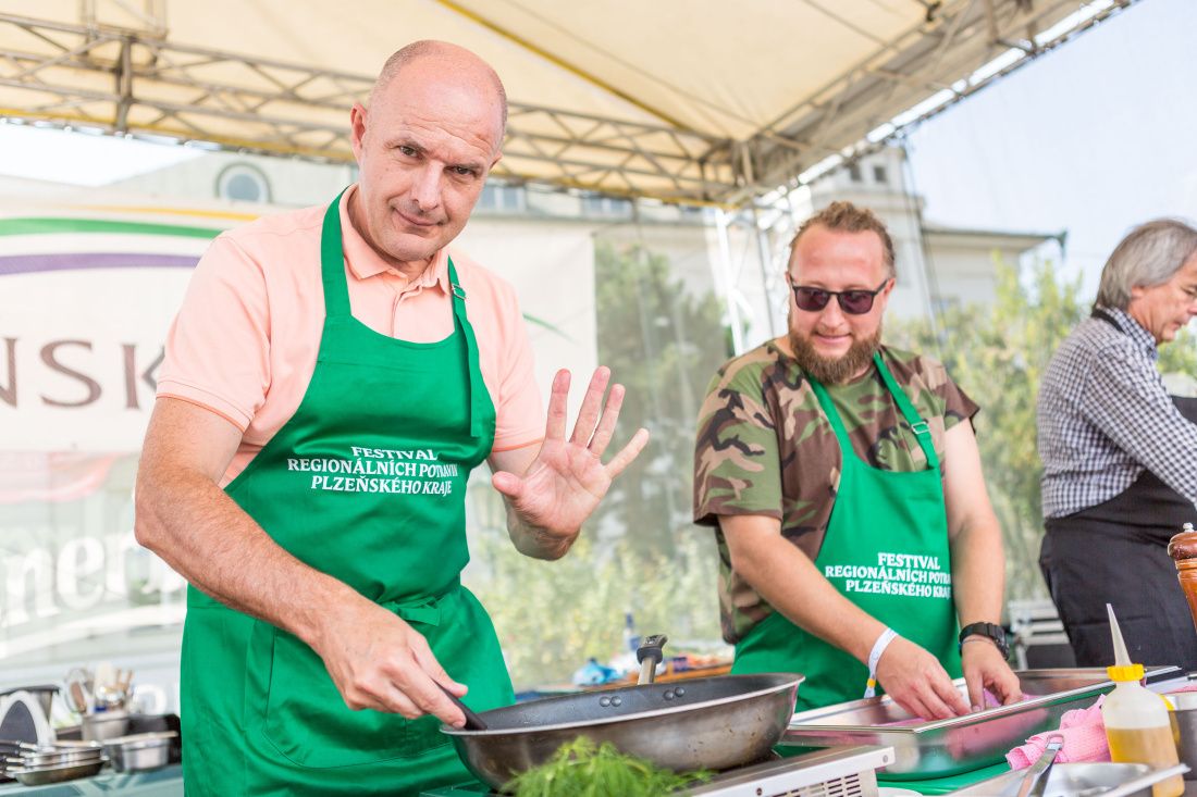Farmářský bok nebo výpečková pomazánka. Regionální potravina zná držitele