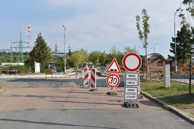 obrázek: Oprava točky v Toužimské ulici vrcholí, uzavírka stále platí