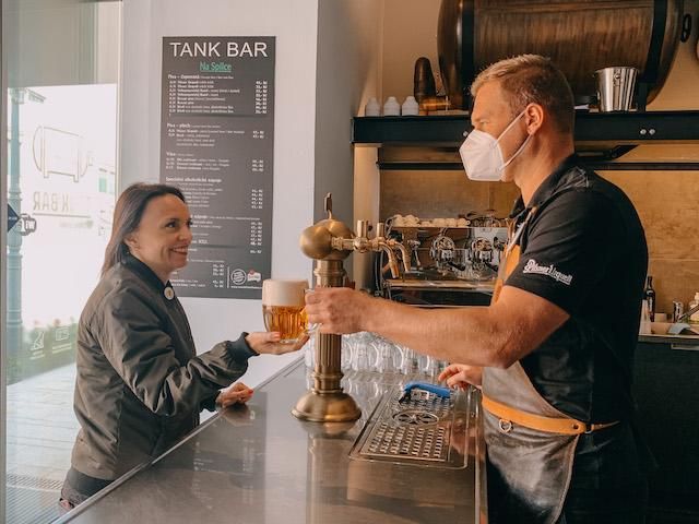 obrázek: Pivovar láká na posezení v TankBaru na nádvoří