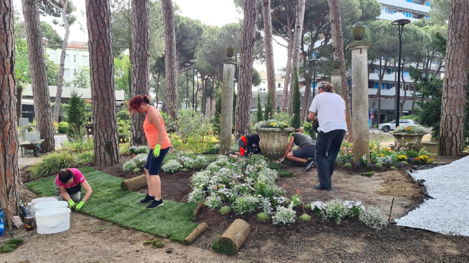 obrázek: Plzeň osázela stovkami květin italské přímořské město Cervia