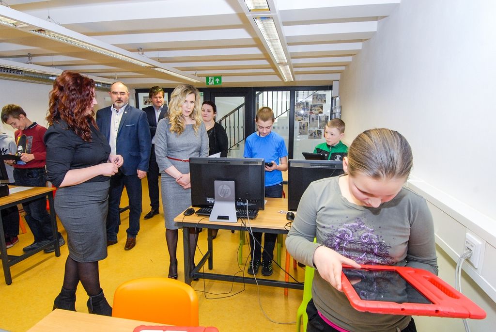 Plzeň patří mezi top města v podpoře technického vzdělávání, projekty představila ministryni školství 