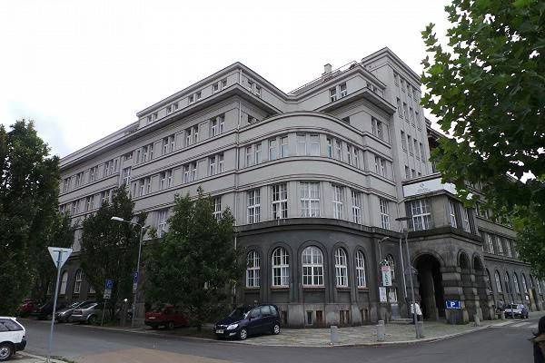 obrázek: Plzeň přidá na obnovu interiérů polikliniky na Denisově nábřeží 285 tisíc korun    