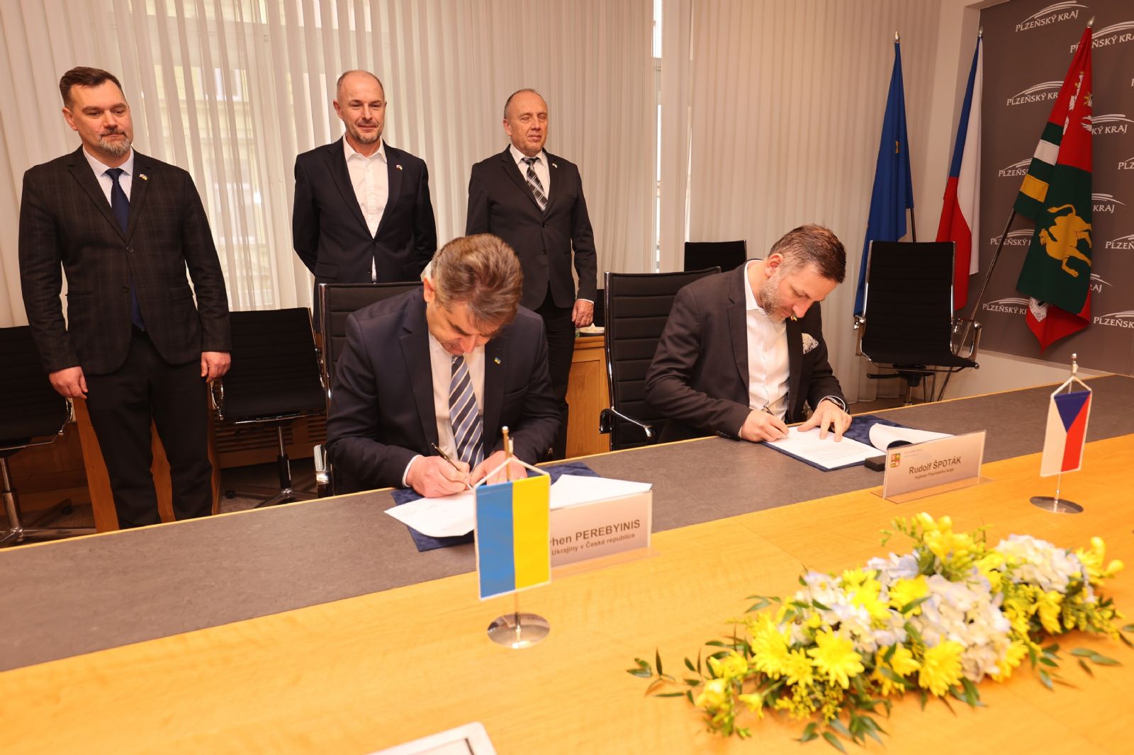 obrázek: Plzeňský kraj věnoval Ukrajině pět milionů. Na zbraně 