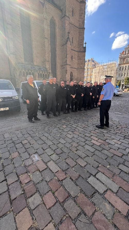 obrázek: Plzeňští strážníci pomáhají po povodních v Jeseníku 