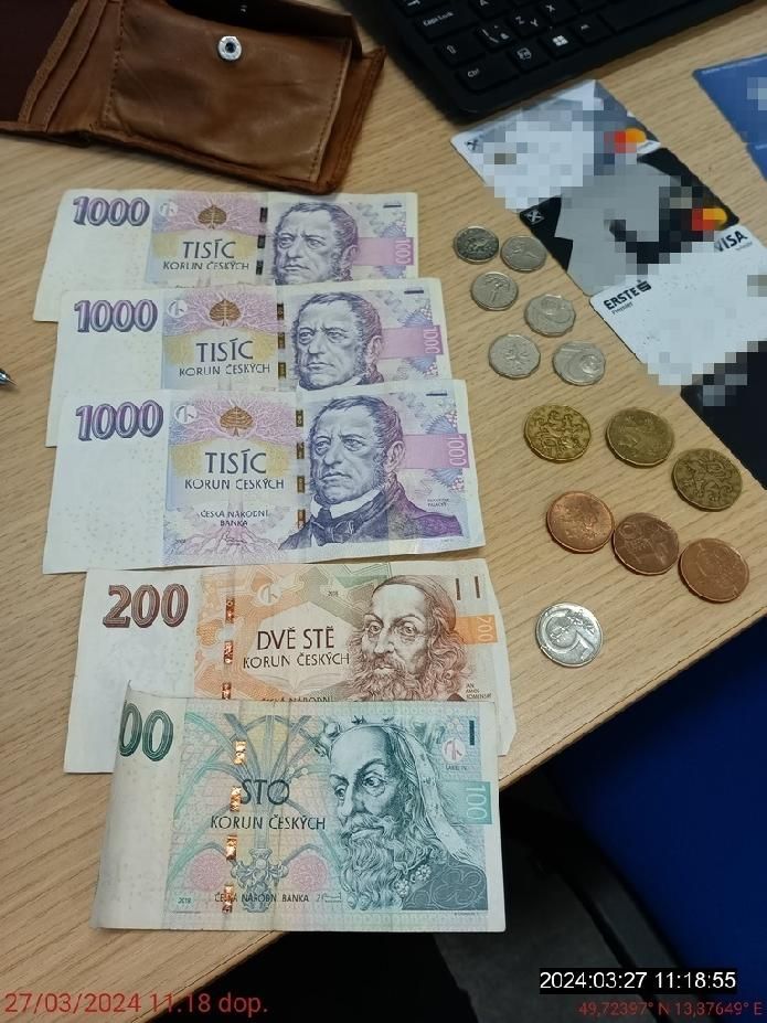obrázek: Poctivý nálezce odevzdal peněženku, majitel ani nevěděl, že mu schází