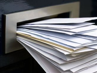 obrázek: Policisté chytili lupiče, kteří v Plzni přepadli pošťačku