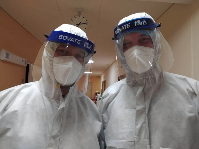 Policisté vypomáhají v Karlovarské krajské nemocnici