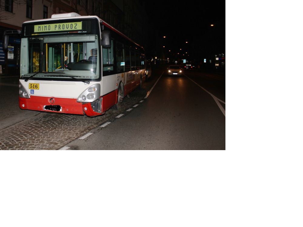 obrázek: Policisté žádají o svědectví cestující z autobusu namol opilého řidiče