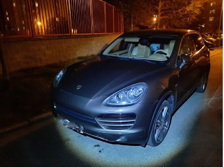 obrázek: Poškrábal Porche Cayenne, škoda je 60 tisíc 