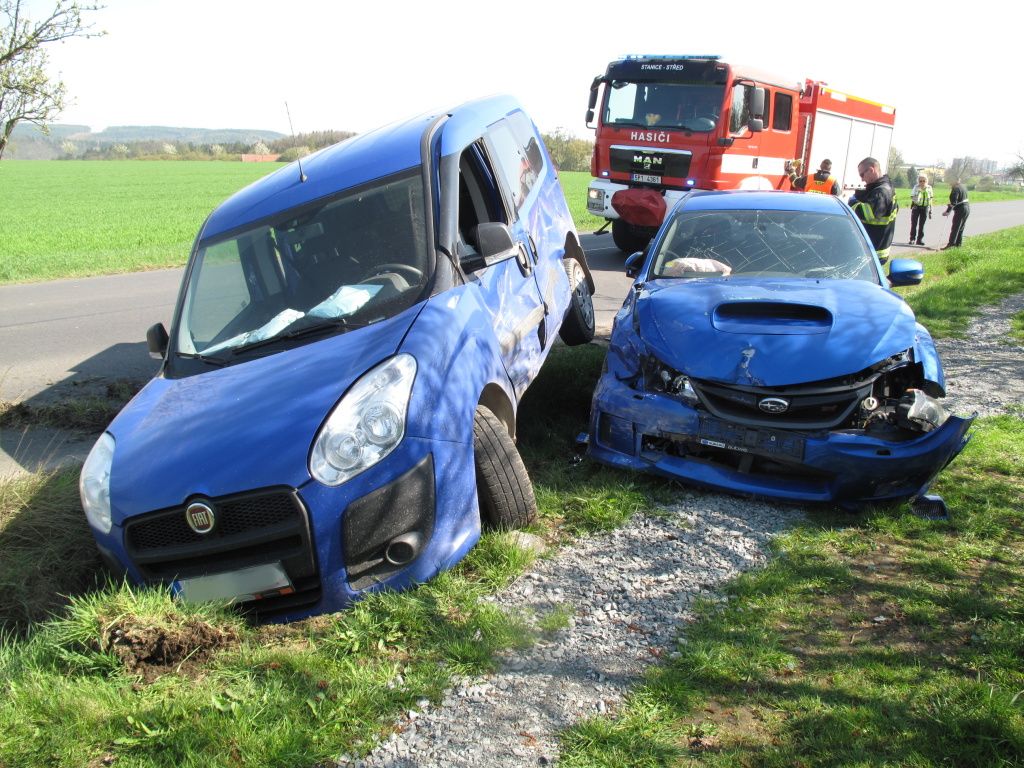 obrázek: Poštovní dodávka bourala v Chrástu