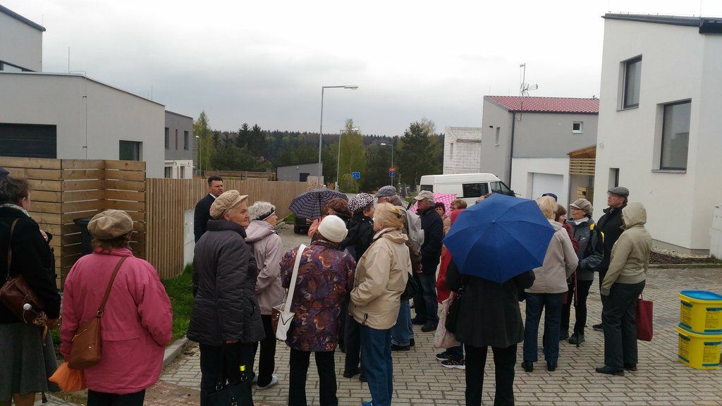 obrázek: Přes nepřízeň počasí si na vycházku na Valše našlo cestu přes padesát zájemců