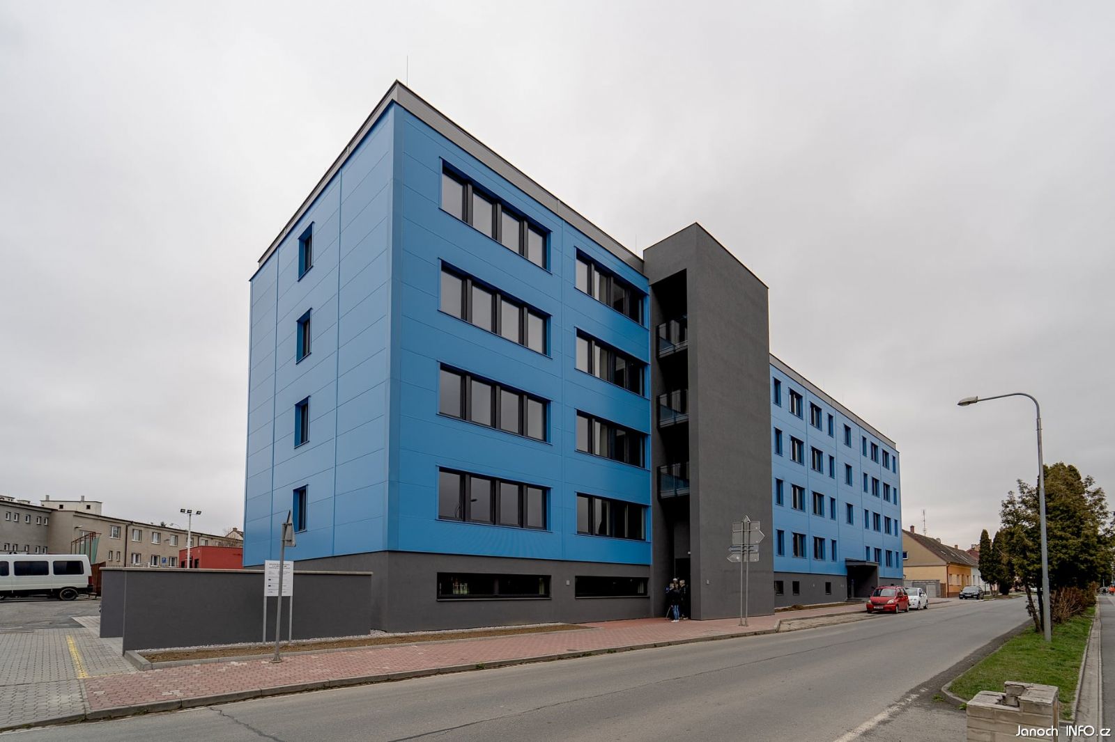 obrázek: Přeštice otevřely Modrý dům. Budou v něm sociální byty i služby občanům