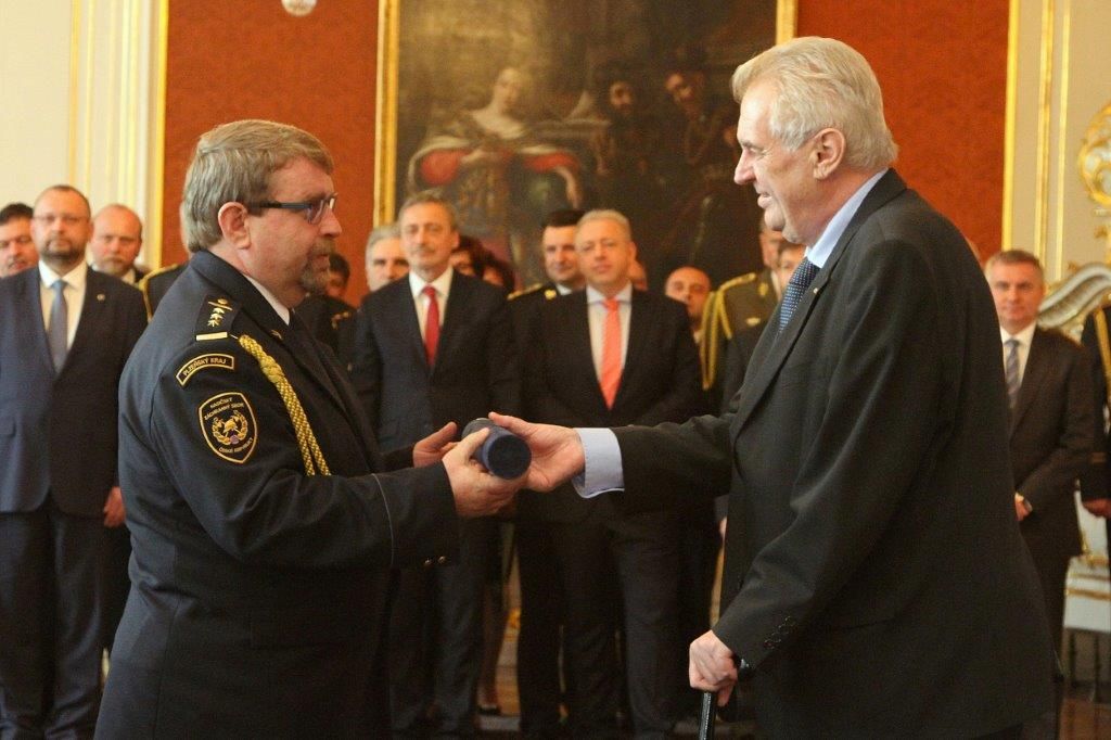 obrázek: Prezident jmenoval ředitele plzeňských hasičů generálem