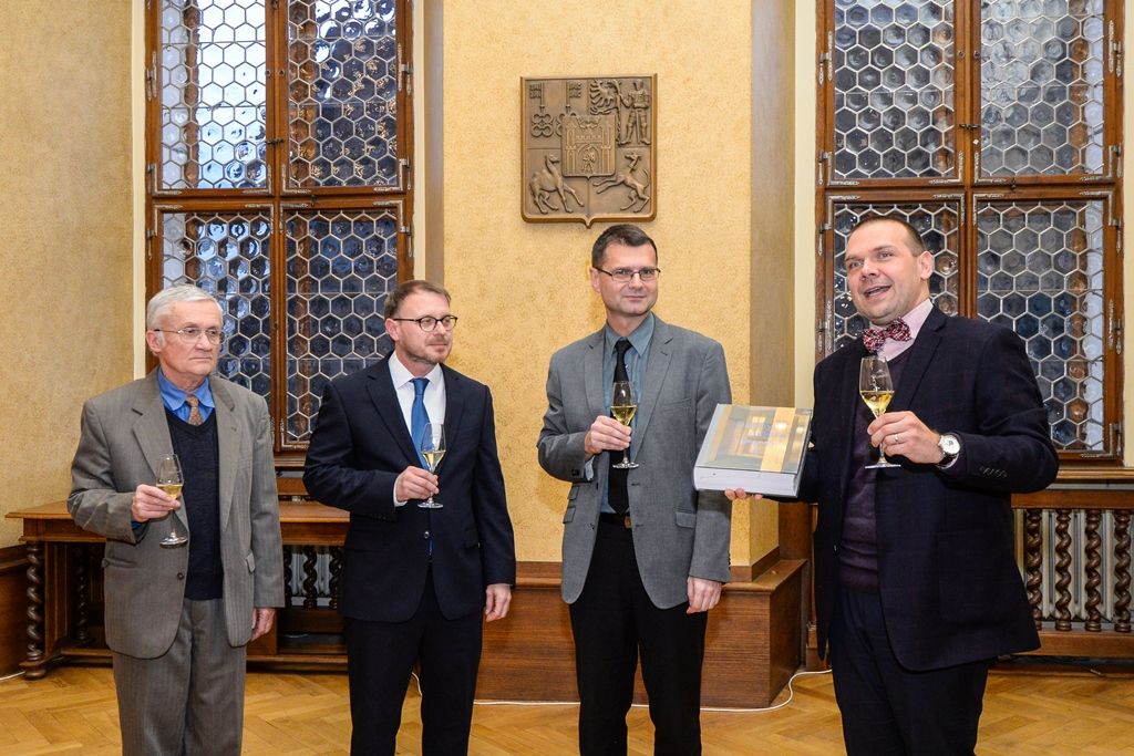 Primátor společně s autory slavnostně představili třetí díl Dějin města Plzně   