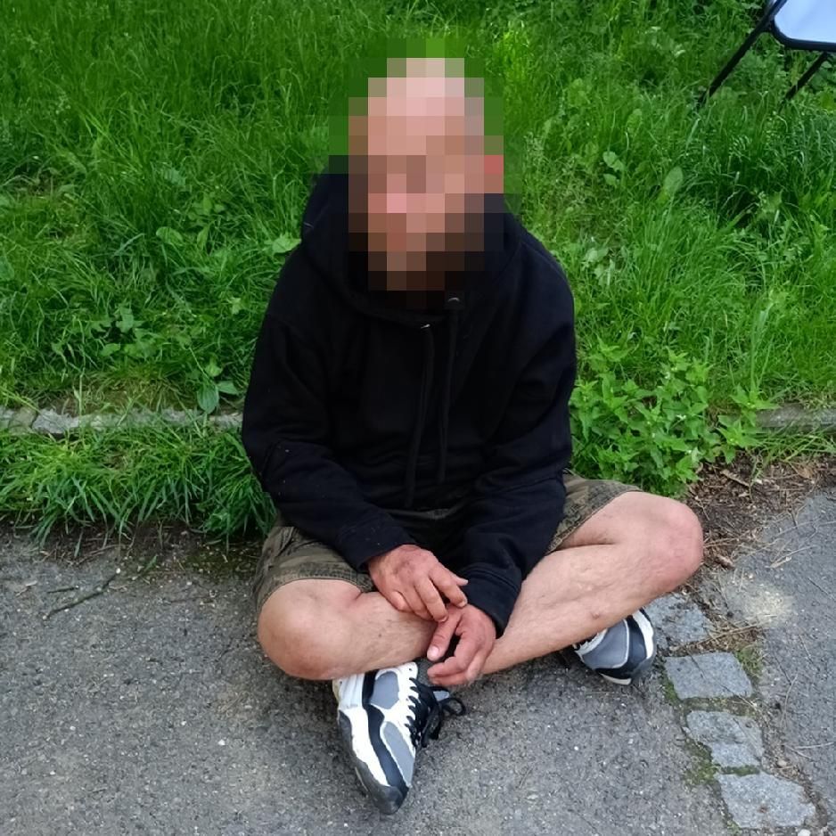 obrázek: Pro 30letého opilce se čtyřmi promile si na Lochotíně došla maminka 