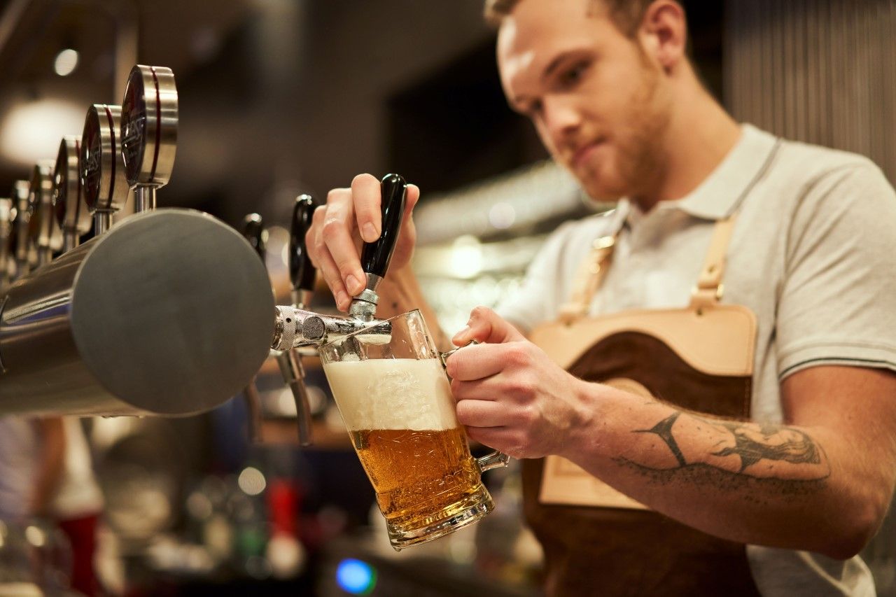 obrázek: Prodeje Plzeňského Prazdroje loni klesly, zvýšil se ale zájem o čepované pivo