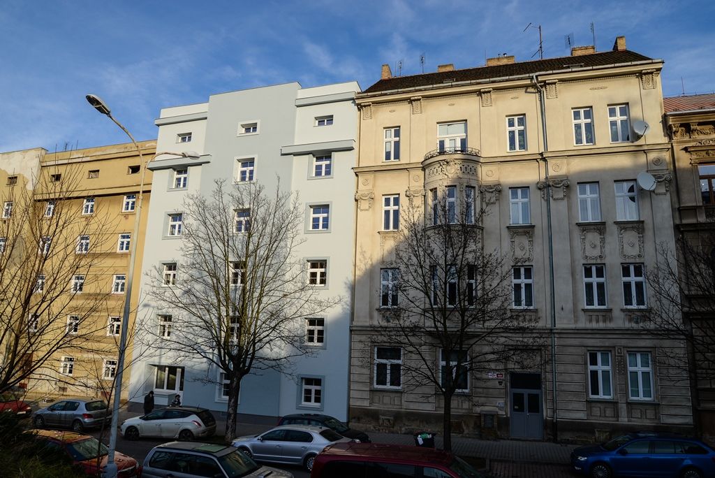 obrázek: První ze čtyř domů v Plachého ulici byl městem kompletně zrekonstruován