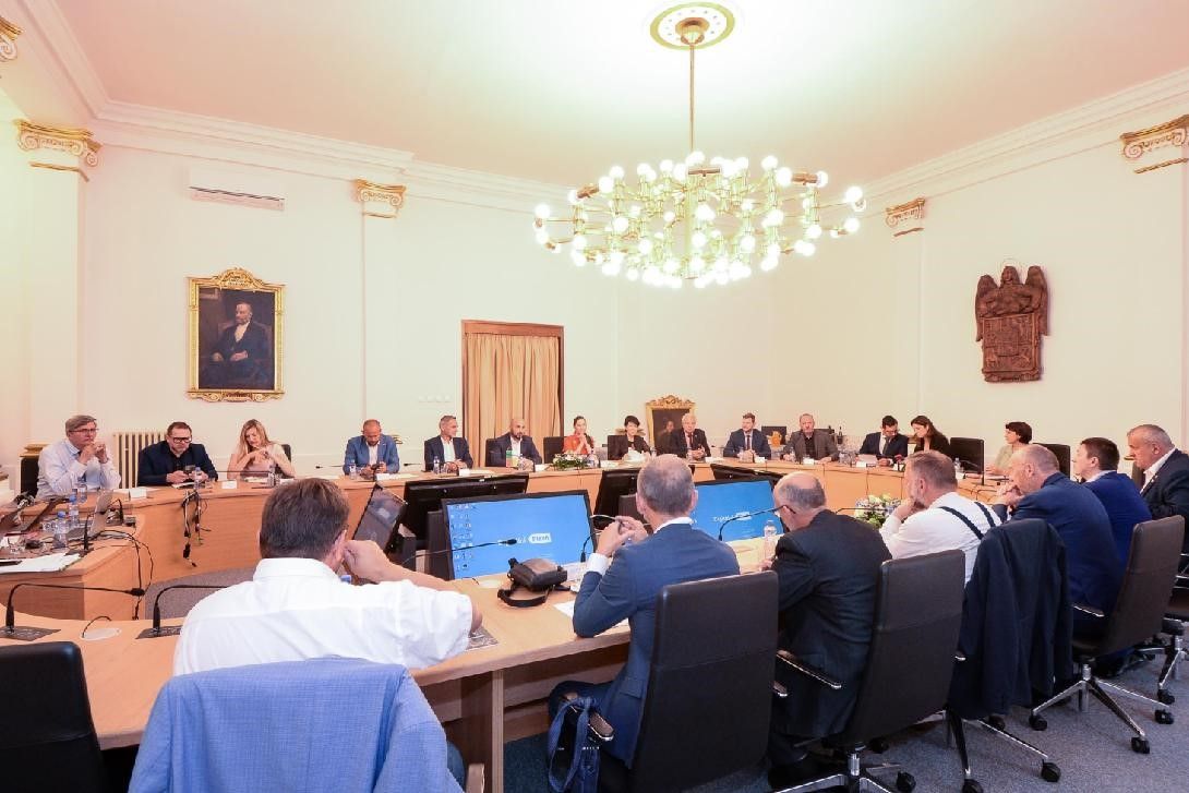obrázek: Radní Plzně a kraje projednali víc než desítku témat, mj. hospic a záchytku