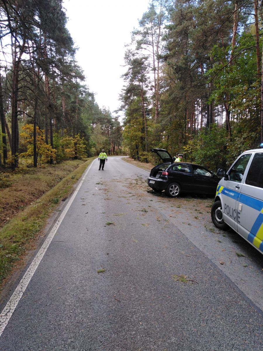 obrázek: Řidič boural mezi Valchou a Lhotou