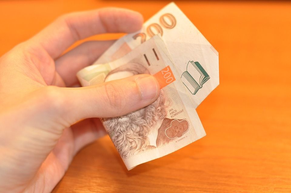 obrázek: Seniora okradli v Domažlicích na parkovišti o čtyři tisíce