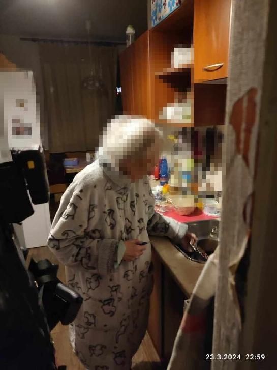 obrázek: Seniorka si připálila jídlo, z bytu v Doubravce se jí valil kouř