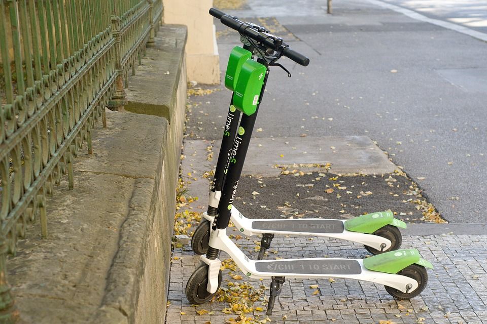 Seniorovi z Branky ukradli elektrokoloběžku