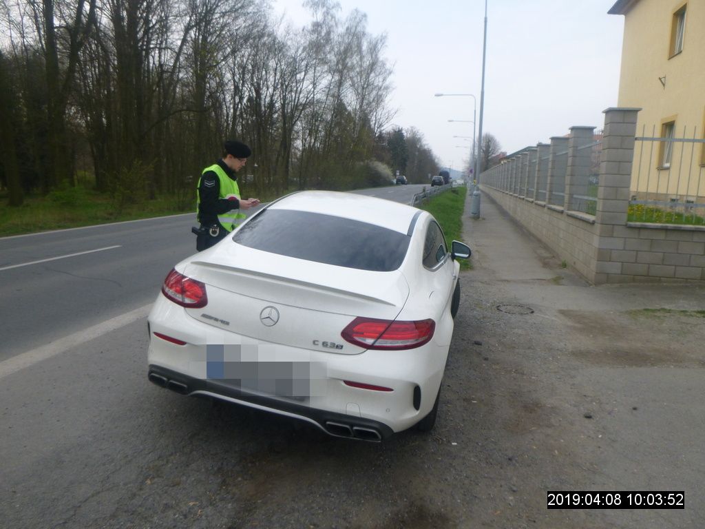 obrázek: Šofér mercedesu se řítil Klatovskou třídou stovkou