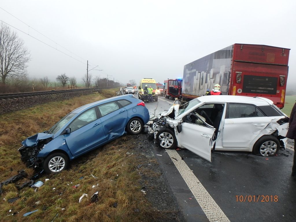 obrázek: Středeční nehoda u Borov: Mrtvý a dva zranění. Fotogalerie