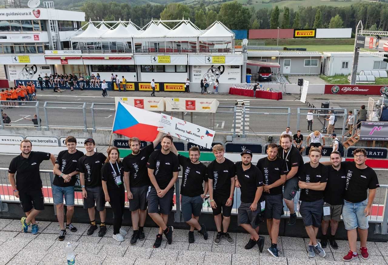 obrázek: Studenti univerzity přivezli z Itálie se svou formulí šesté místo