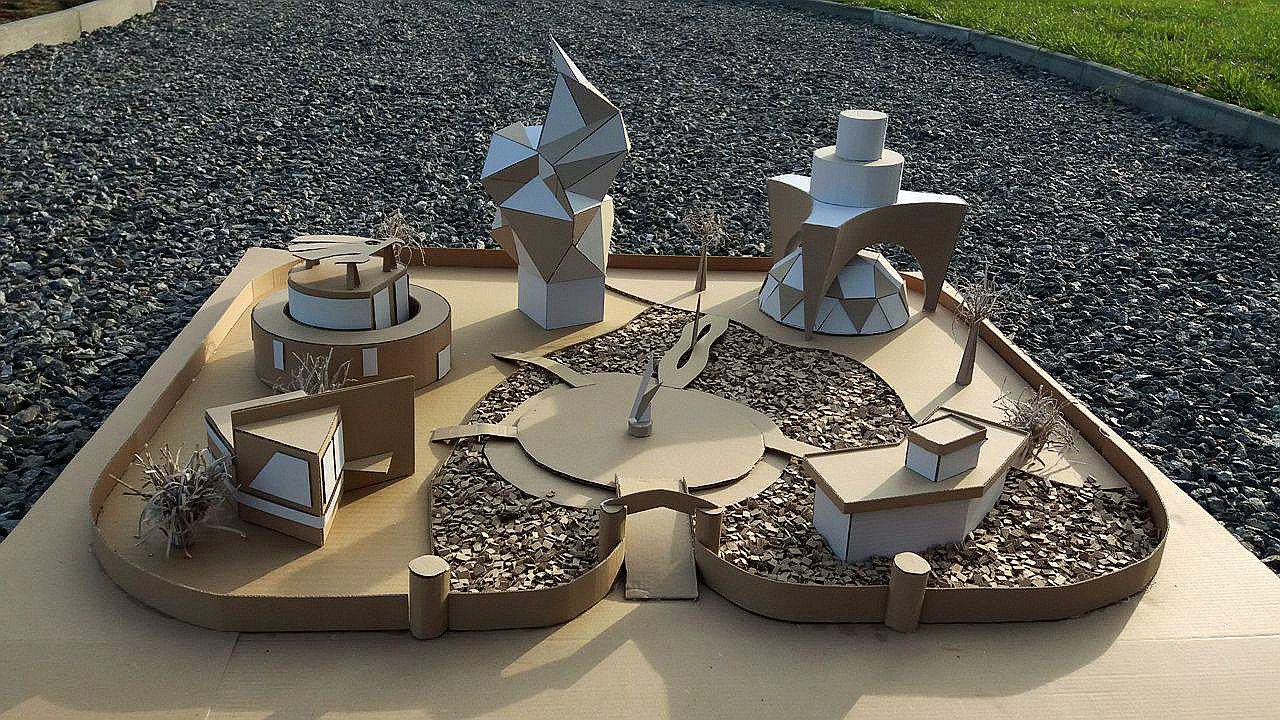 Studenti z Plzně postavili Centrum zážitků z vlnité lepenky