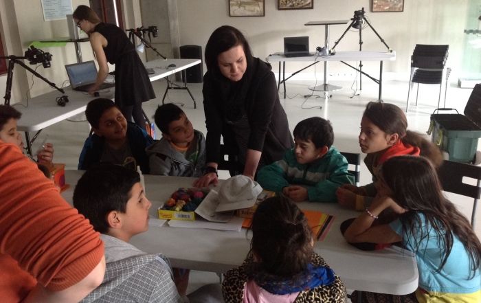 Společnost Tady a teď pomáhá chudým rodinám a otevírá Klub přátel