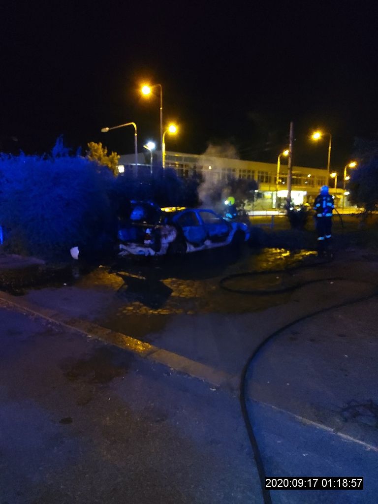 obrázek: U autobusového nádraží vybuchlo auto