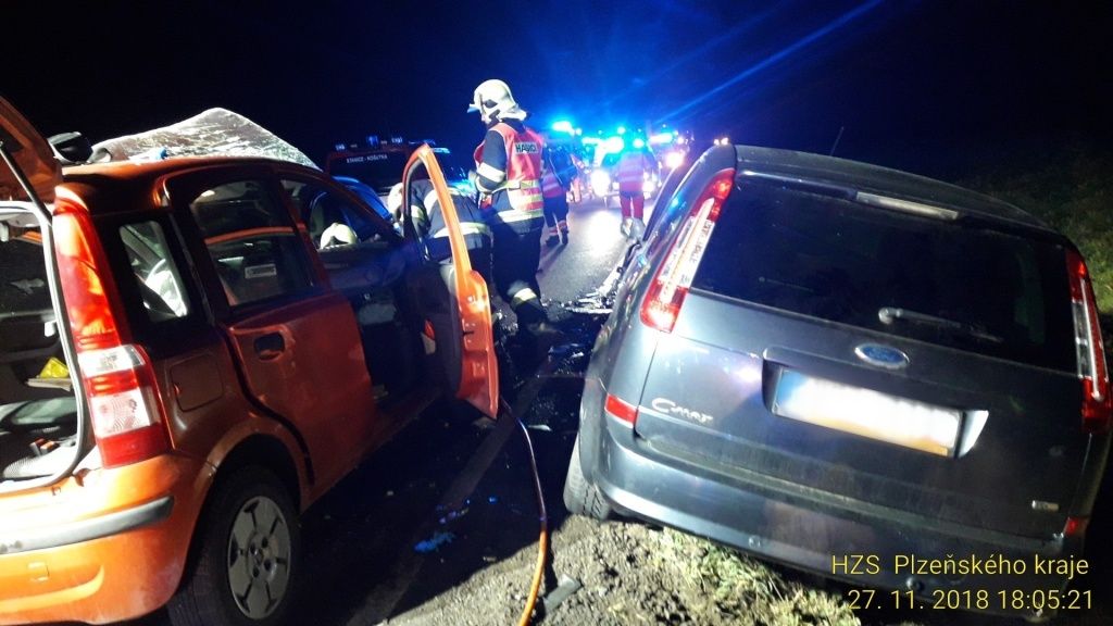 obrázek: U Čemín boural autobus se čtyřmi auty