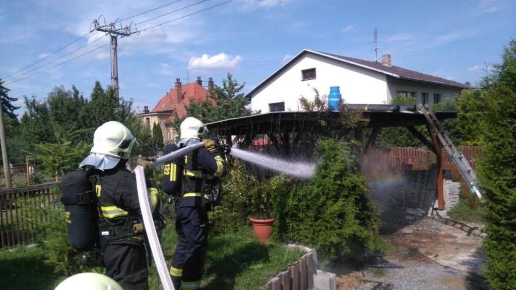 obrázek: V Třemošné hořela dřevěná pergola