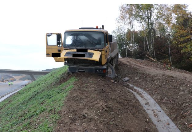obrázek: U Plzně se zmocnil stavebního stroje a poškodil ho