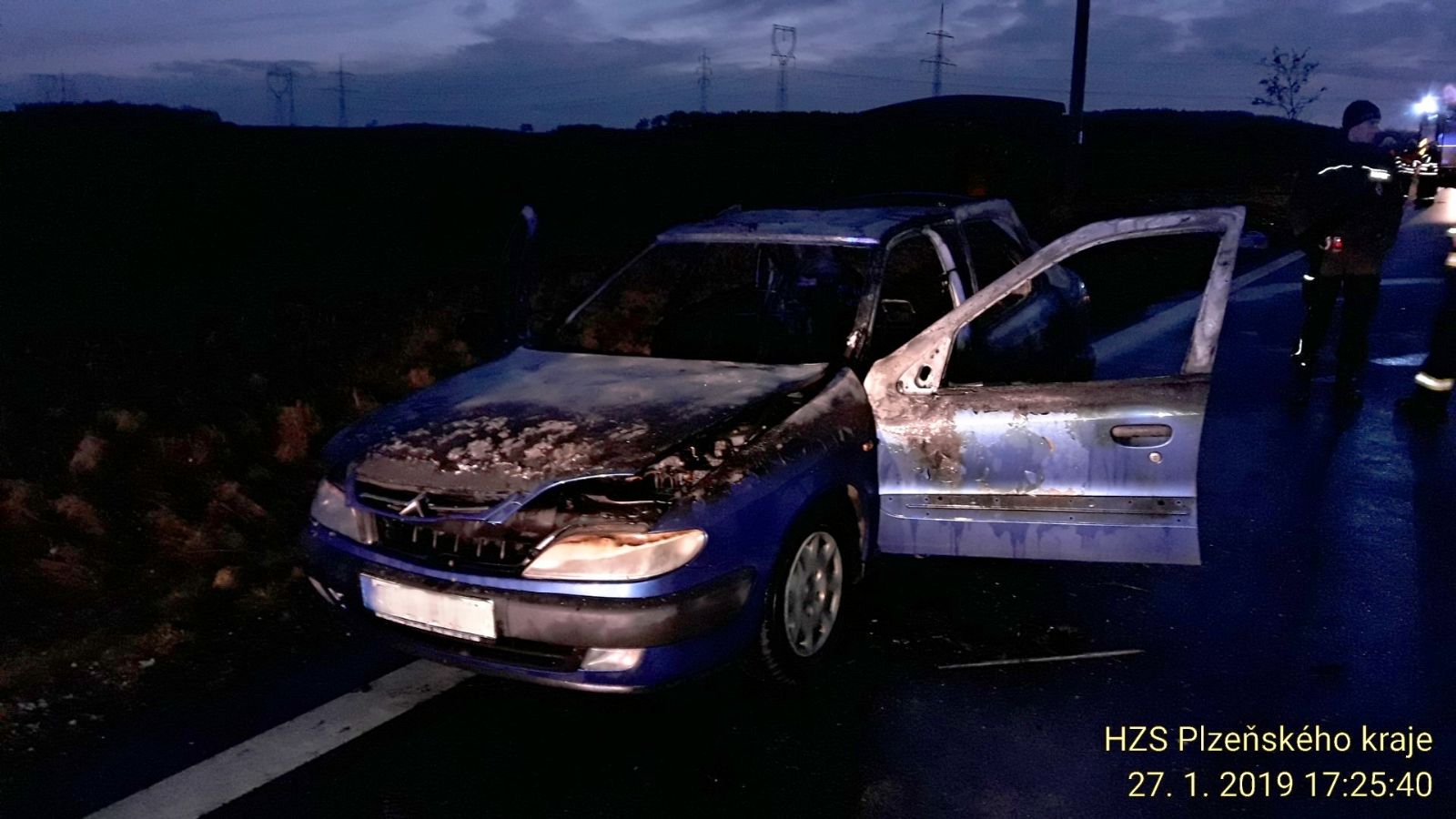 obrázek: U Stoda shořelo auto