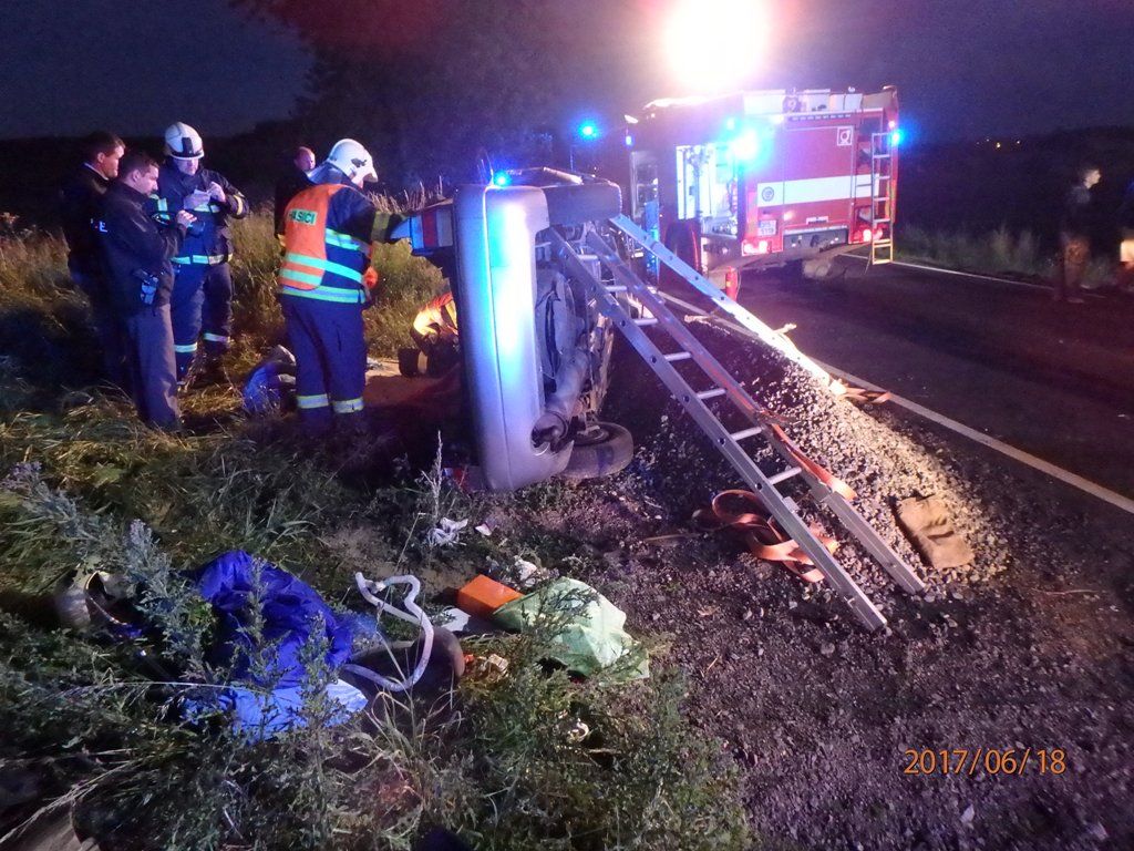 U Zhůře boural opilý řidič, spolujezdec zemřel 
