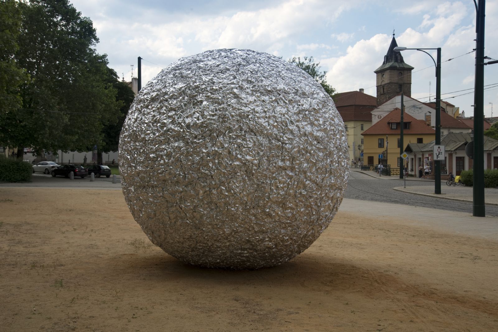 Kulička U Zvonu od Benedikta Tolara upozorňuje na místo stavby nové galerie