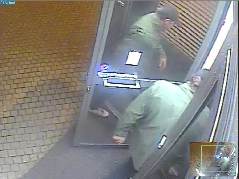 obrázek: V baru v Plzni ukradl téměř 100 tisíc. Nepoznáte ho? 