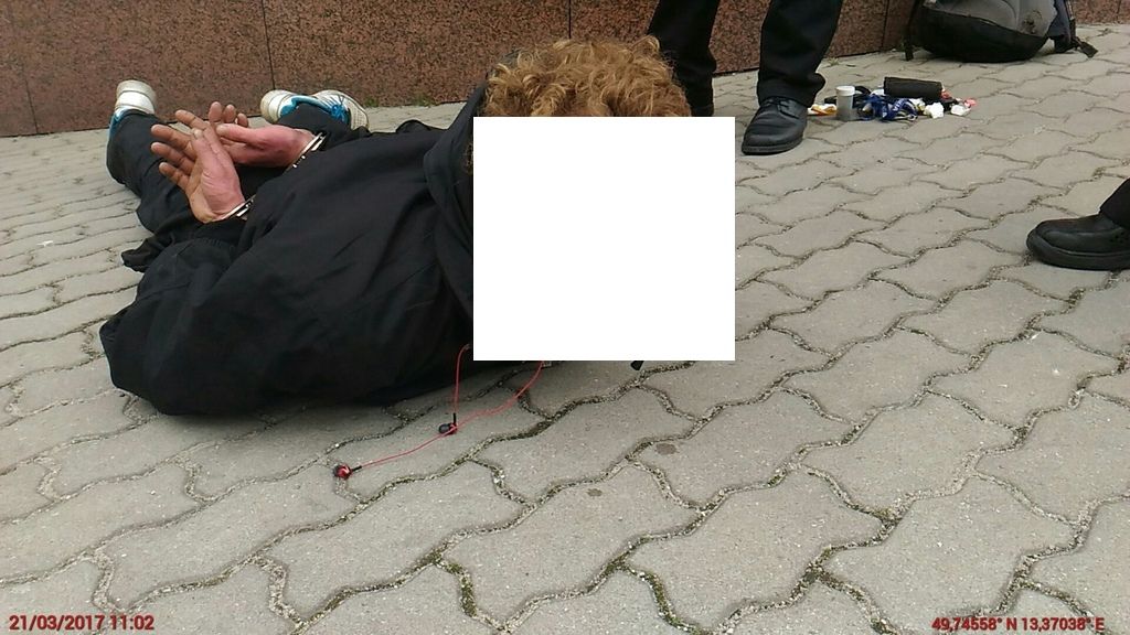 obrázek: V centru Plzně řádil zdrogovaný výtržník