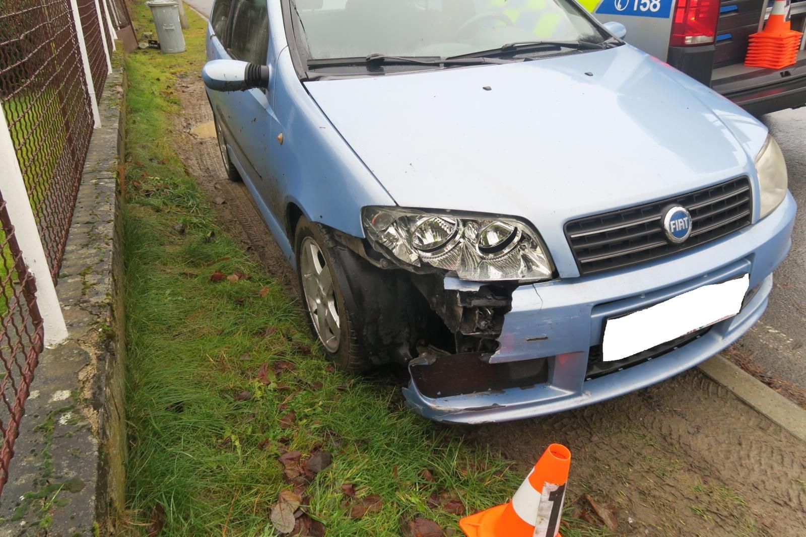 V Chodově boural s akoholem, po nehodě ujel