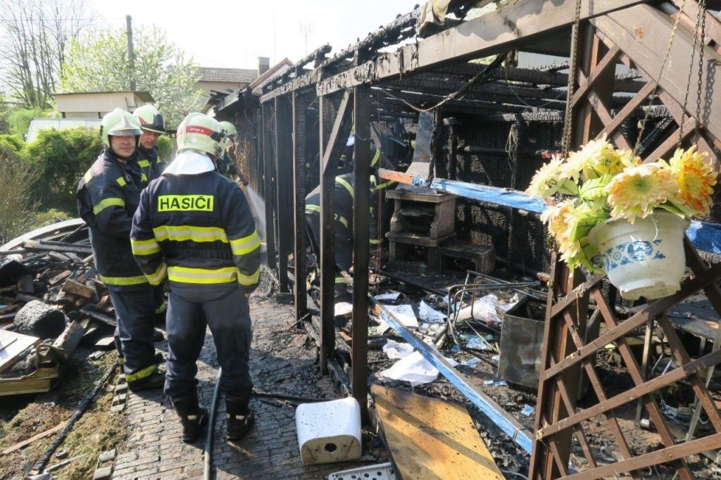 V Hořehledech hořela pergola