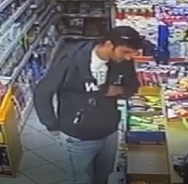 obrázek: V potravinách v Husově ulici platil falešnou platební kartou. Nepoznáte ho?